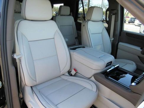 Used 2025 GMC Yukon Denali image 8