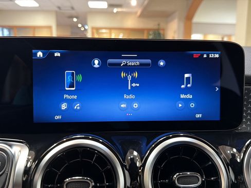 Used 2026 Mercedes-Benz GLB 250 w/ Sun & Sound Package image 20