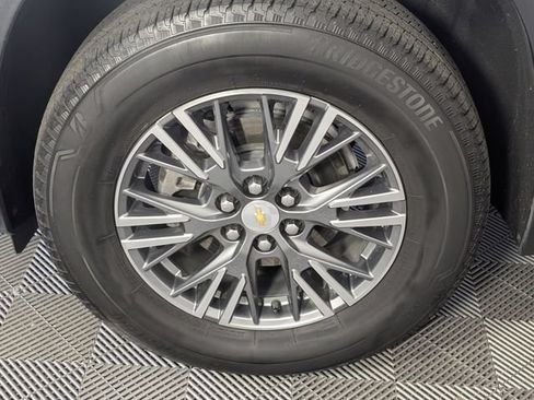 Used 2025 Chevrolet Traverse LT w/ Driver Confidence Package FWD image 8