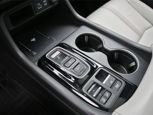 Certified 2024 Honda Pilot Touring image 5