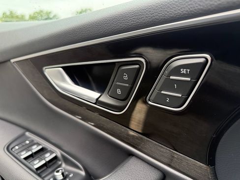 Used 2019 Audi Q7 3.0T Prestige w/ Prestige Package AWD/4WD image 19