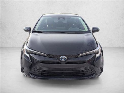 Certified 2024 Toyota Corolla LE image 2
