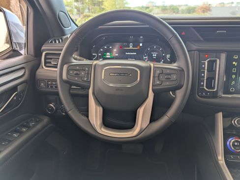 Used 2023 GMC Yukon XL Denali image 24
