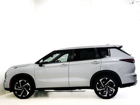 Used 2024 Mitsubishi Outlander SE AWD/4WD image 5