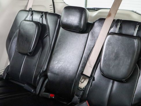 Used 2023 Chrysler Pacifica Touring-L FWD image 25