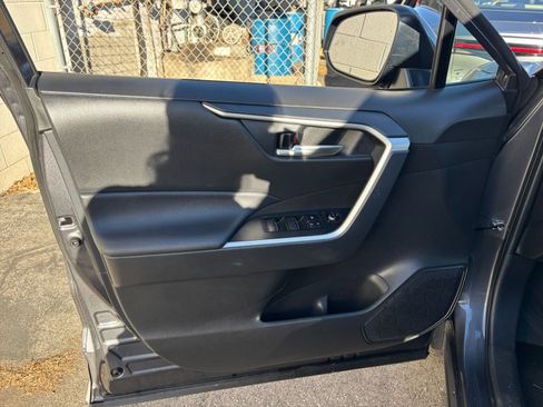 Used 2025 Toyota RAV4 XLE image 20