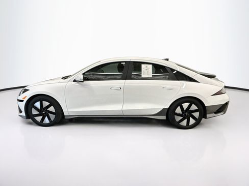 Used 2024 Hyundai Ioniq 6 SE RWD image 4