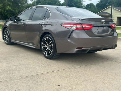 Used 2018 Toyota Camry SE w/ Moonroof Package FWD image 7