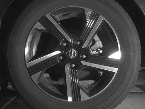 Used 2025 Nissan Sentra SV FWD image 16