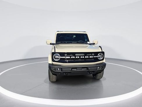 Used 2025 Ford Bronco Outer Banks AWD/4WD image 2