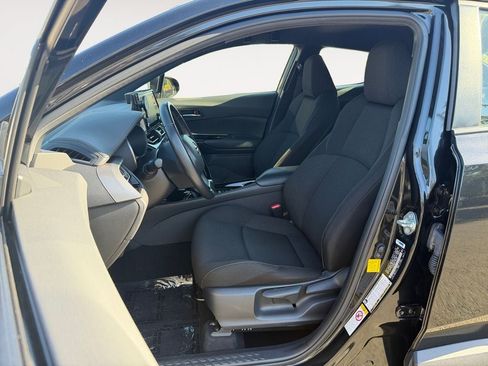 Used 2019 Toyota C-HR XLE FWD image 6