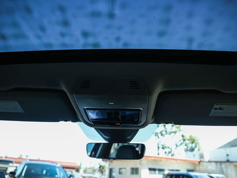 New 2026 Volkswagen Atlas SE image 25