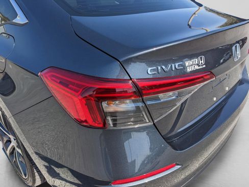 Used 2022 Honda Civic Touring image 14