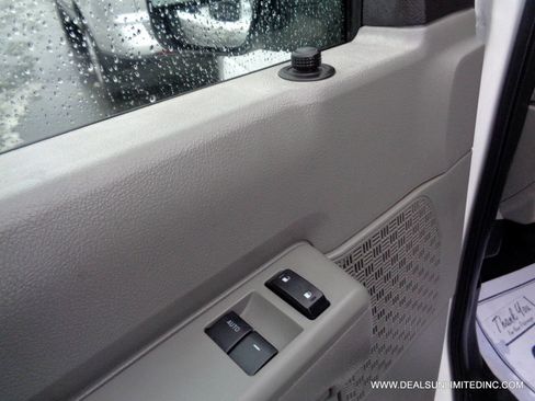Used 2014 Ford E-250 and Econoline 250 w/ Power Group image 10