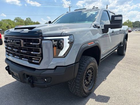 Used 2024 GMC Sierra 2500 AT4X w/ AT4X AEV Edition AWD/4WD image 9