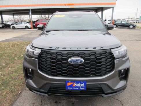 Used 2025 Ford Explorer ST-Line w/ Premium Package image 8