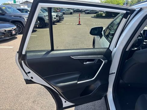 Used 2023 Toyota RAV4 XLE FWD image 38