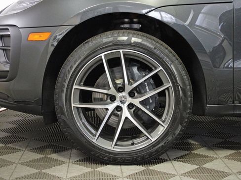 Used 2025 Porsche Macan image 37