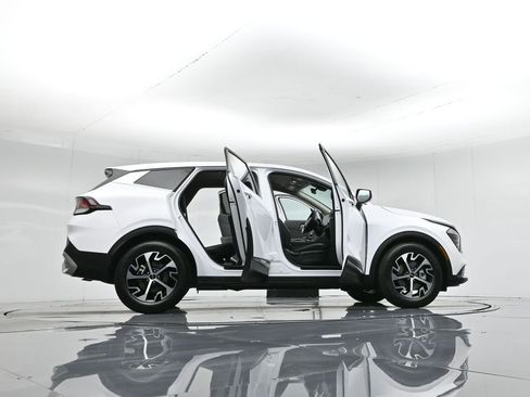 Used 2024 Kia Sportage EX image 8