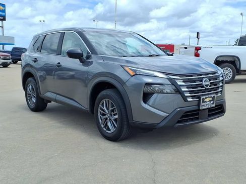 Used 2024 Nissan Rogue S AWD/4WD image 3