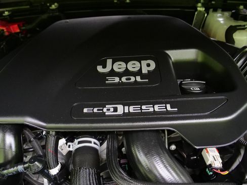 Used 2023 Jeep Gladiator Overland AWD/4WD image 8