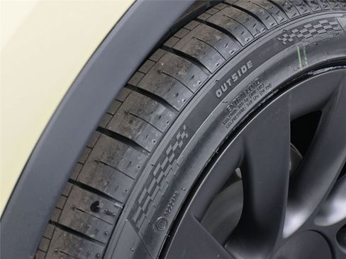 Used 2021 Tesla Model Y Long Range image 14