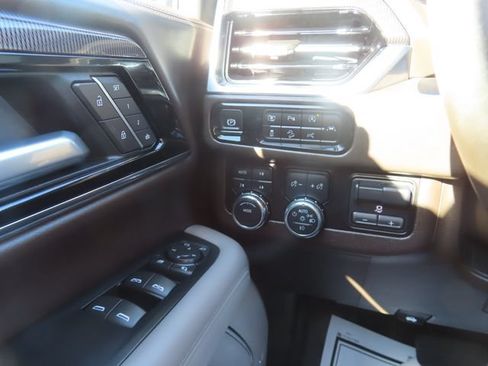 Used 2025 GMC Yukon Elevation AWD/4WD image 33