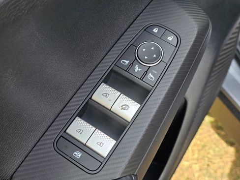 Used 2023 Mitsubishi Outlander SE image 23