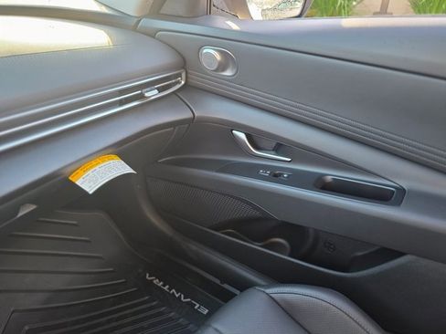 New 2025 Hyundai Elantra Limited image 22