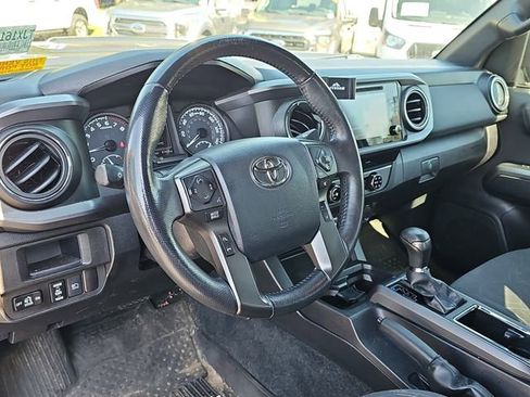 Used 2018 Toyota Tacoma TRD Sport w/ Technology Package AWD/4WD image 11