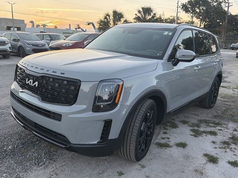 Certified 2022 Kia Telluride EX w/ EX Premium Package AWD/4WD image 8