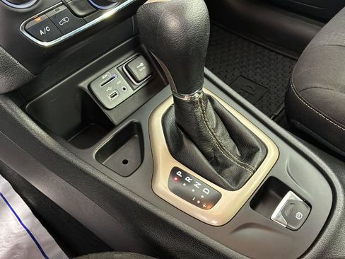 Used 2015 Jeep Cherokee Latitude w/ Cold Weather Group FWD image 33