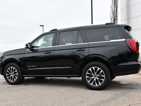 Used 2025 Ford Expedition Platinum image 3