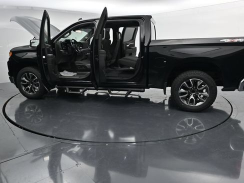 Used 2022 Chevrolet Silverado 1500 LT AWD/4WD image 42