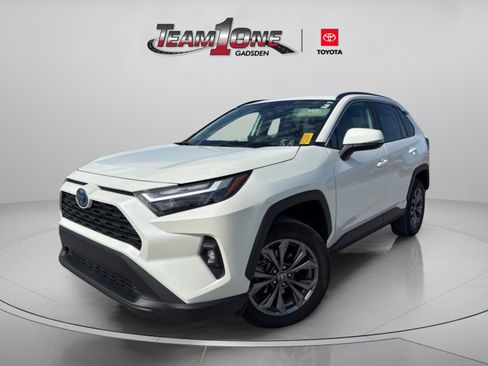 Used 2022 Toyota RAV4 XLE Premium image 6