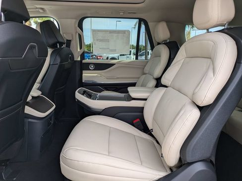 New 2027 Lincoln Navigator L Reserve w/ Jet Appearance Package AWD/4WD image 14