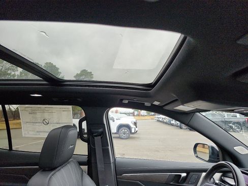 New 2026 Buick Enclave Avenir w/ Super Cruise Package image 8