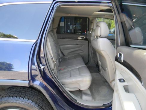 Used 2012 Jeep Grand Cherokee Laredo AWD/4WD image 14
