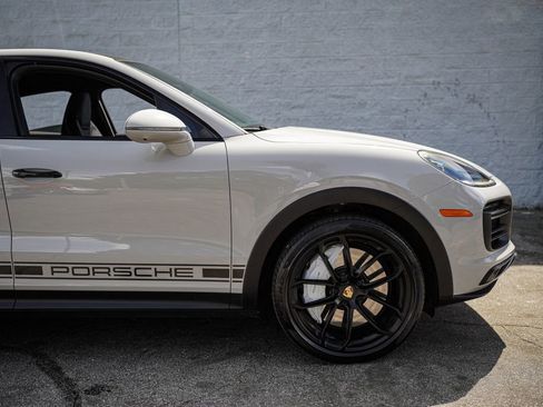 Used 2022 Porsche Cayenne Turbo image 17