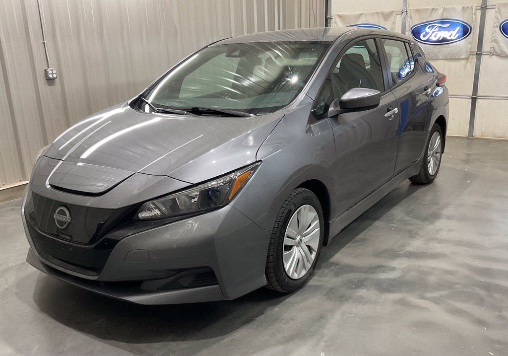 Used 2025 Nissan Leaf S FWD image 3