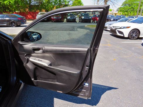 Used 2012 Toyota Camry SE FWD image 21