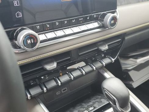 Used 2024 Chevrolet Colorado ZR2 w/ ZR2 Convenience Package III image 18