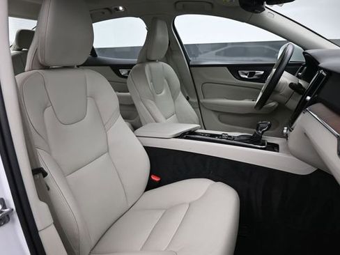 Used 2020 Volvo S60 T5 Momentum FWD image 27