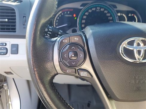 Used 2013 Toyota Venza XLE image 18