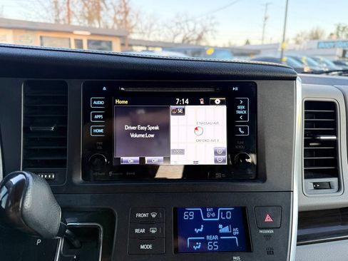 Used 2017 Toyota Sienna XLE w/ XLE Navigation Package FWD image 34