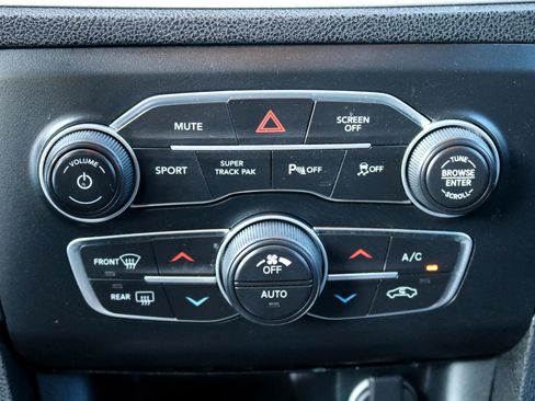 Used 2020 Dodge Charger SXT w/ Blacktop Package image 25