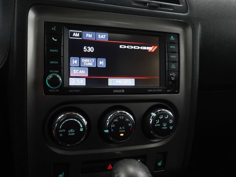 Used 2014 Dodge Challenger R/T RWD image 18