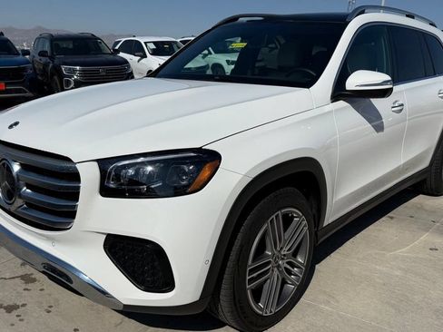 Used 2025 Mercedes-Benz GLS 450 4MATIC image 3