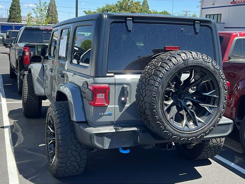 Used 2023 Jeep Wrangler Unlimited Sahara AWD/4WD image 2