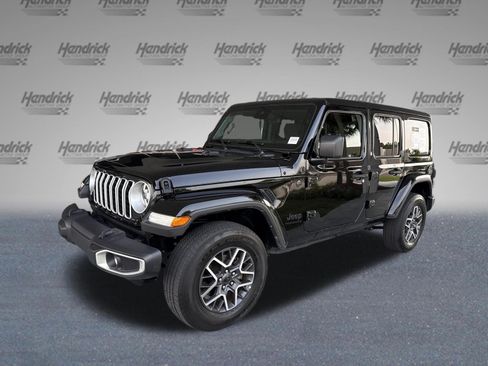 Used 2025 Jeep Wrangler Unlimited Sahara AWD/4WD image 4
